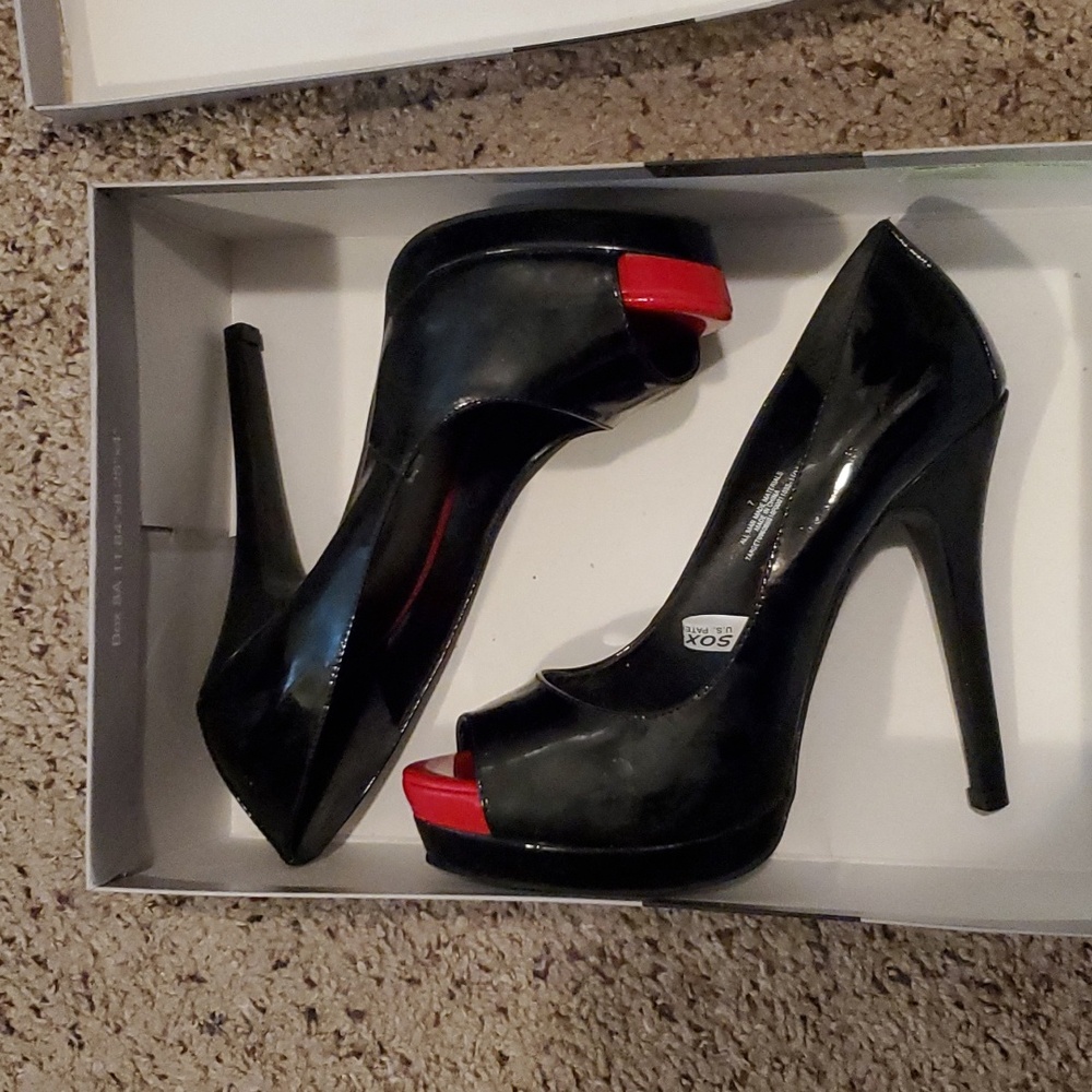 Size 7 Mossimo Papina black patent stilettos with red peep toe detail